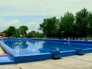 Отворена сезона купања на војном базену у Нишу