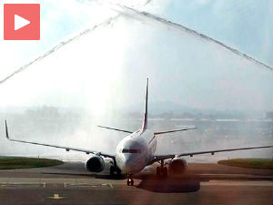 Водени лук на аеродрому у част златних "орлића"!