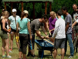 На кампу волонтери из целог света 