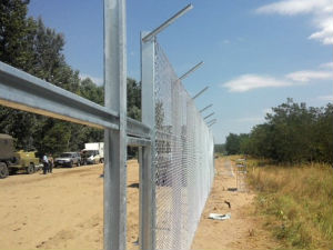 Мађарска, двострука ограда неопходна дуж целе границе са Србијом 