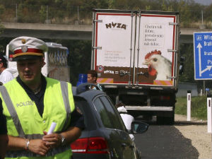 Аустрија увела контролу камиона на границама