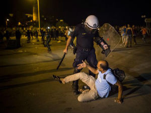 Грчка послала војску и полицијско појачање на Лезбос