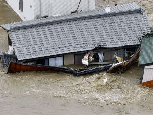 Велике поплаве у Јапану, десетине хиљада евакуисано