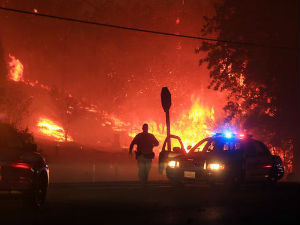 Пожари се шире Калифорнијом, уништено 100 кућа