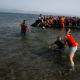 На обалу Лезбоса стигло више од 2.500 избеглица 