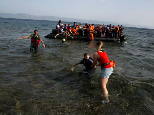 На обалу Лезбоса стигло више од 2.500 избеглица 