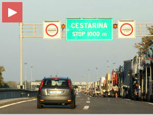 Забрањен улаз српским возилима у Хрватску, пешке преко границе