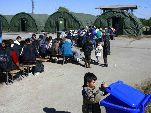 У Опатовцу избеглице обележавају наруквицама 