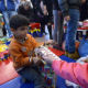 Ђаци из школе у Борчи помогли деци избеглица