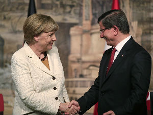 Меркелова и Давутоглу забринути због могућег новог таласа избеглица