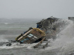 Расте број жртва тајфуна на Филипинима 