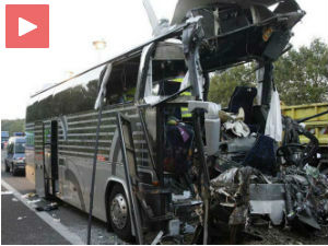 Стравична несрећа у Француској, 43 особе погинуле у судару аутобуса и камиона