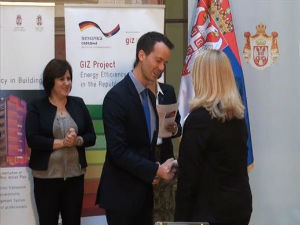 Скупштина, Влада и Палата Србија добили енергетске пасоше