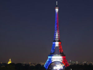 Симбол Париза поново у бојама француске заставе