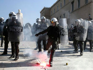 Грчки пољопривредници сукобили се с полицијом