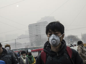 Пекинг обавијен облаком смога, загађење скоро 20 пута веће од дозвољеног