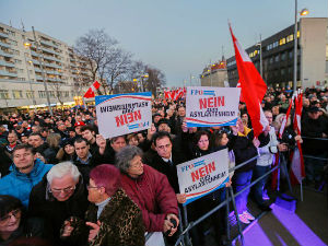 Демонстрације за и против избеглица у Бечу