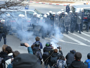 Сукоб демонстраната и аустријске полиције – каменице, пендреци и бибер-спреј