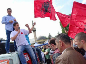 Протест Албанаца у Скопљу завршен без инцидената