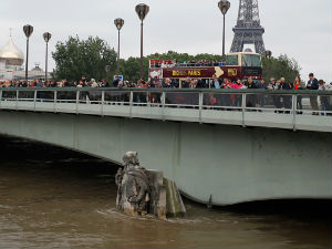 Опао водостај у Паризу, порастао на северу Француске