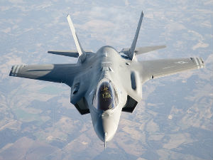 Само кацига новог борбеног авиона САД кошта 400.000 долара!