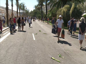 Отворено шеталиште у Ници, људи одају почаст жртвама