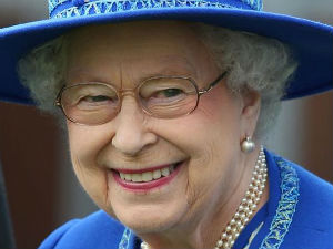 Краљица Елизабета свратила до паба