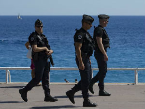Албански пар ухапшен током истраге о нападу у Ници