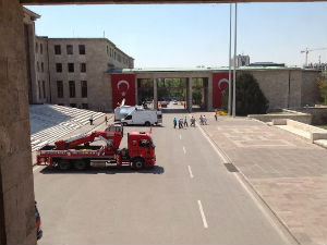 Евакуисан турски парламент, узбуна лажна 