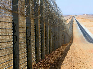 Израел подиже ограду према Јордану