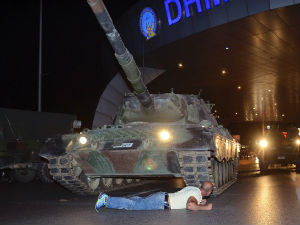Човек који је легао испред тенка: Био сам спреман да умрем за Турску