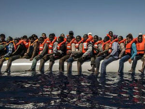 Пронађена тела 22 мигранта у чамцу на Медитерану