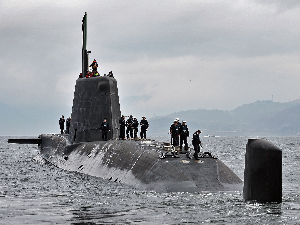 Судар британске нуклеарне подморнице и брода
