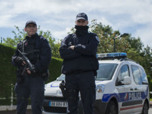 Рација у предграђу Париза, ухапшено 20 људи