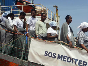 Пронађено 17 тела, а спасено 1.100 миграната на Средоземљу