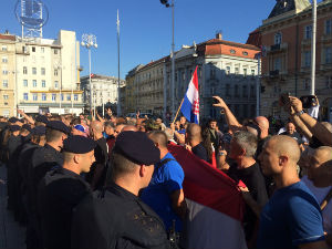 Напад на демонстранте против "Олује" у центру Загреба