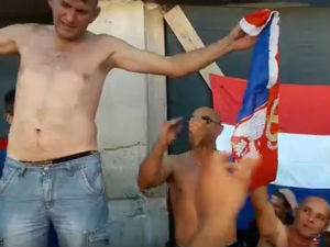 Нови инцидент у Книну, екстремисти запалили српску заставу
