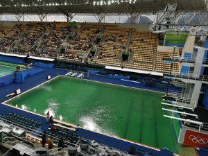 Недостатак хемикалија за пречишћавање разлог зелене боје воде у базенима