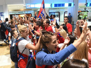 Срби из Дубаија дочекали олимпијце на аеродрому