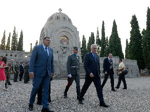 Николић на Зејтинлику: Србија нема разлога да се стиди