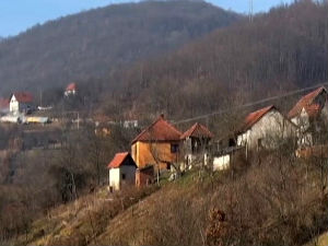 Село Равни генералима се дичи, ал' од воћарства живи 