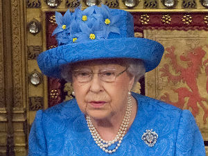 Краљичин шешир као застава ЕУ – коинциденција или порука?