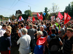 Нападнуте новинарке "Пинка" на протесту Двери