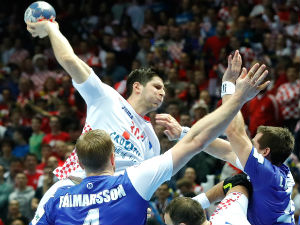 Хрватска победила Исланд и помогла Србији