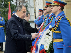 Дачић и Лавров положили венце