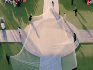 Тридесет метара дугачак вео на венчању боливудске звезде