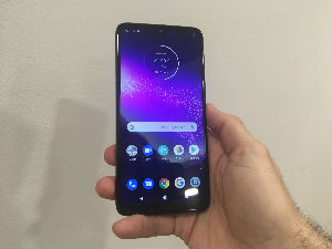 Motorola One Macro на тесту – доживите детаље