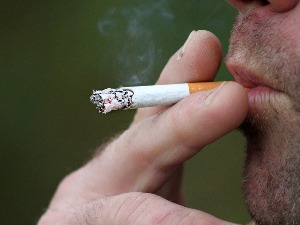 Пушачи подложнији оболевању и умирању од Ковида-19
