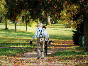 Савети за старије грађане који ће почети да излазе напоље