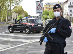 Анархисти напали полицију у Торину, седам повређених